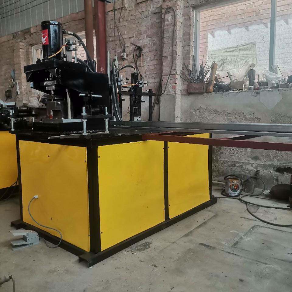 铝合金门窗液压冲孔机 不锈钢楼梯扶手冲角机 伸缩门方管成型机