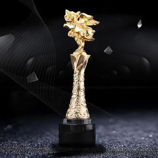 新款纪念品定 制创意金属飞猪奖杯金银铜年会奖杯小猪金猪水晶奖