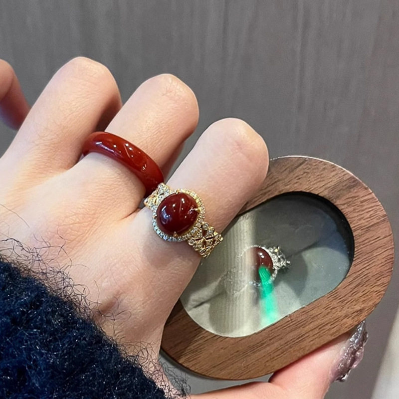 南红佳人仿红宝石戒指2026新款时尚轻奢爆闪满钻精致指小红书同款