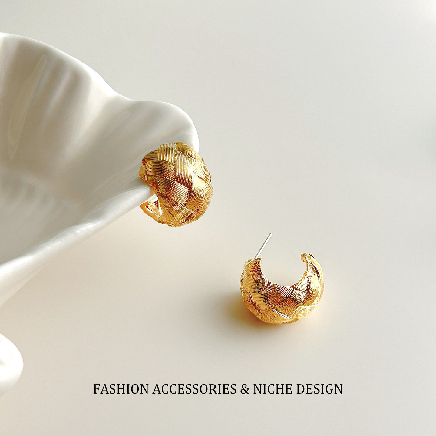 925银针金属编织c型耳环女法式小众设计感金色耳饰轻奢质感个性耳,饰品/流行首饰/时尚饰品新,银饰耳饰,淘宝优惠券,粉丝福利购,淘宝优惠卷