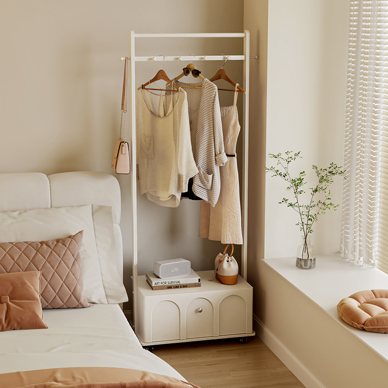 扬盈奶油风床头柜衣帽架一体进门家用小户型卧室挂衣架可移动新款