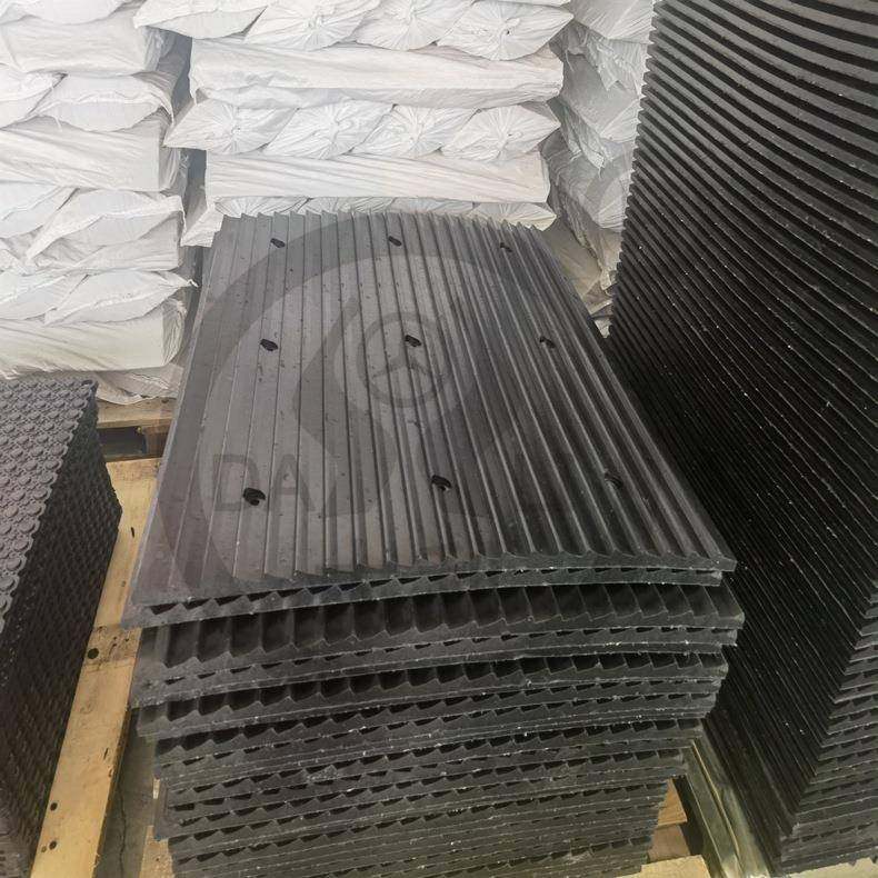 橡胶实心减噪板震缓车冲垫减滑坡DSD道板停场上防下坡减速板防滑