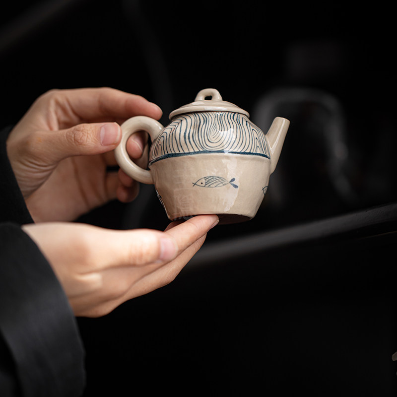圭隐堂纯手绘青花游鱼陶瓷茶壶粉引家用小号单壶复古泡茶壶手抓壶