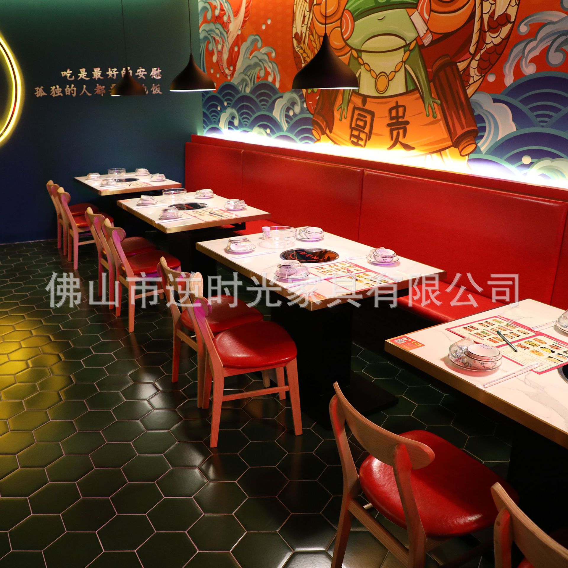 牛蛙主题餐厅桌椅 火锅店卡座桌椅 时尚特色餐厅桌椅不锈钢包边餐