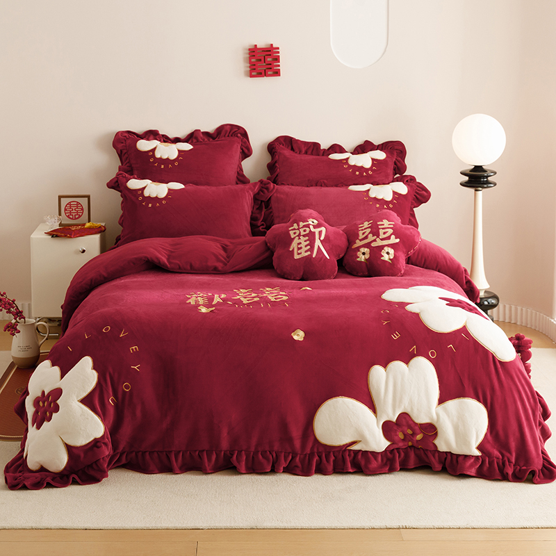 婚庆四件冬款加厚布绣珊瑚绒被红色结婚床上用品