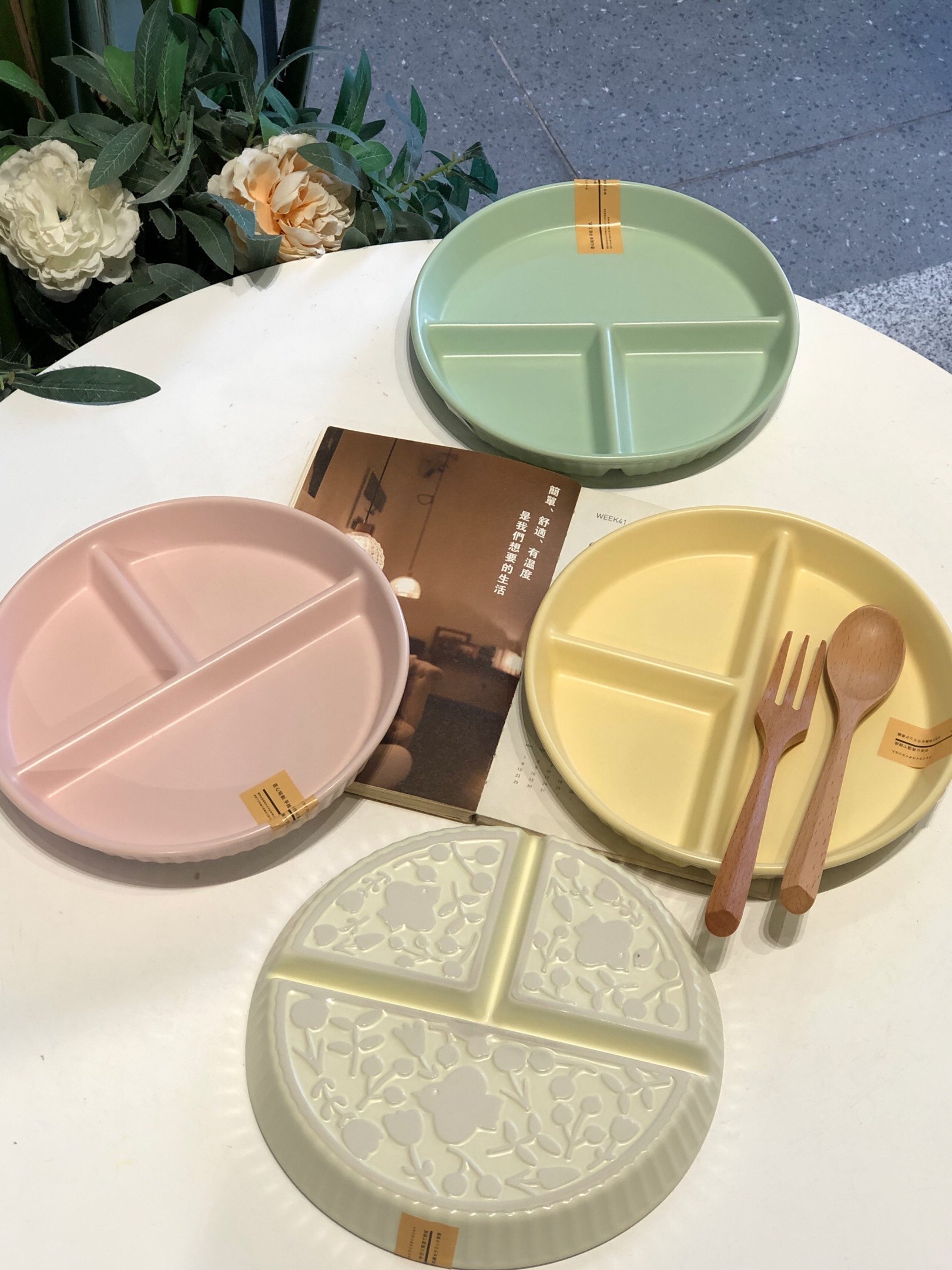 悦檬食器奶油色陶瓷分格餐盘控餐盘早餐盘家用盘子儿童餐盘三格