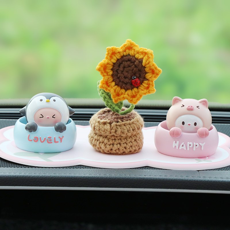 20新款汽车摆件可爱车载中控台车内装饰品女生创意摇头车用公仔
