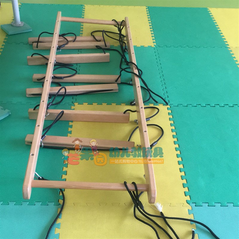 儿童感统康复前庭平衡训练教室内秋千晃动独木桥悬挂器材荡桥
