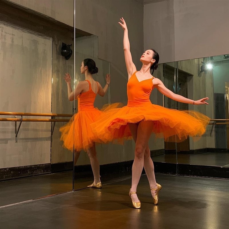 上海别墅健身房舞蹈室培训练室超大高清无铜玻璃防爆镜子定制安装