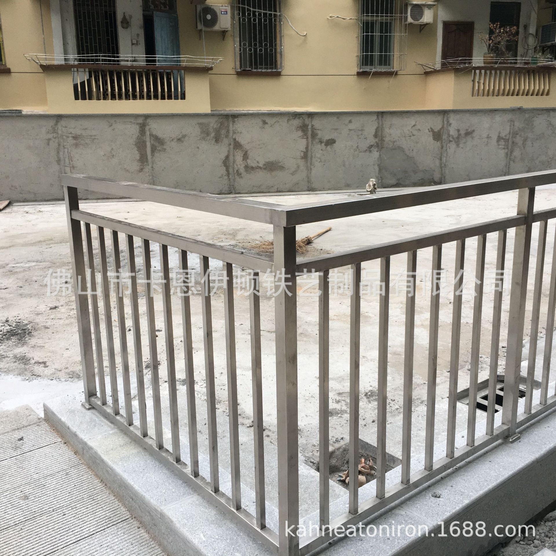 304不锈钢户外护栏阳台围墙栏杆楼梯扶手护窗栏杆厂家出口安装