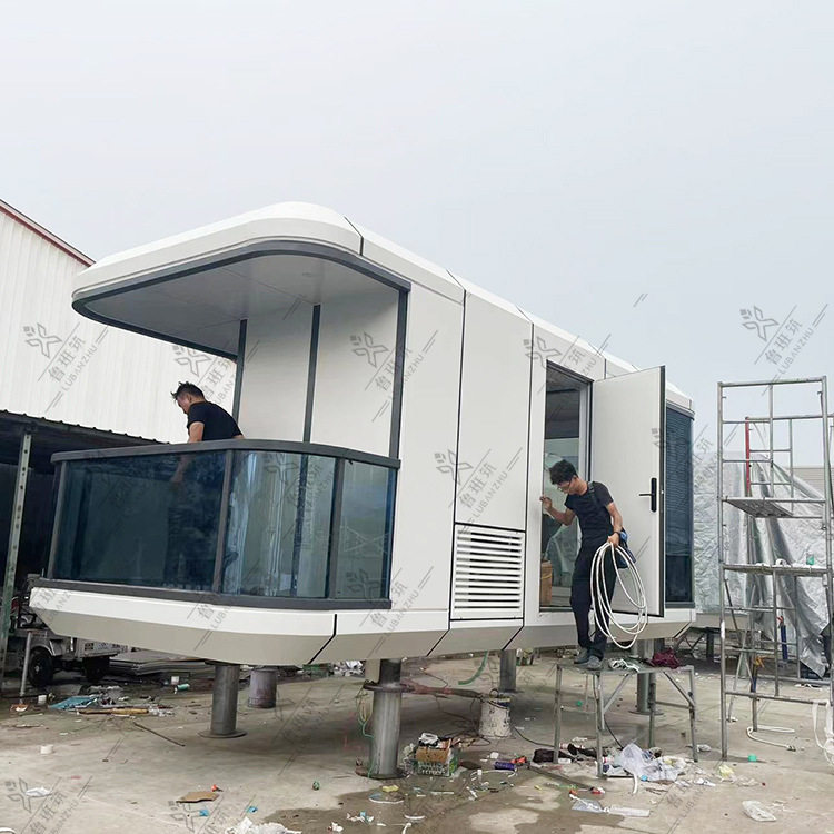 海边露营网红打卡太空舱民宿