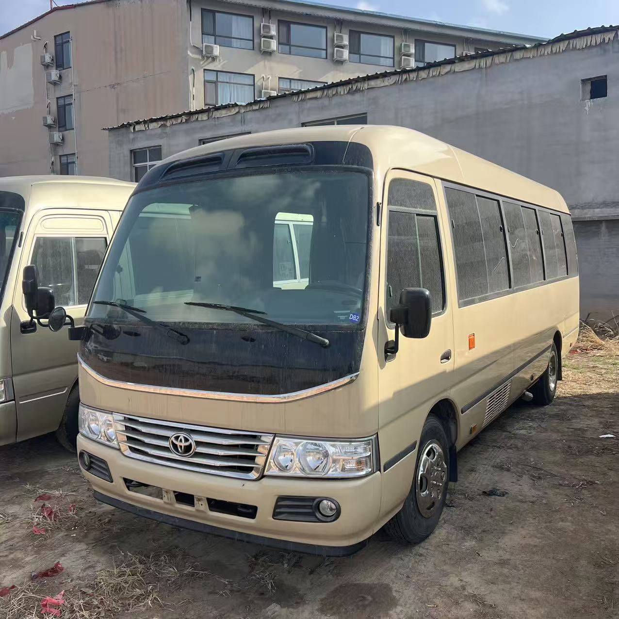 出口6米考斯特商务客车可加座