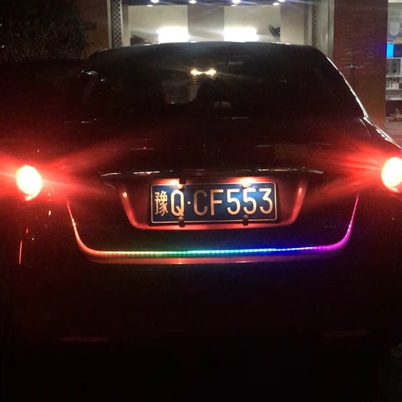 汽车尾箱流水转向刹车氛围灯改装七彩跑马流光灯冰蓝后备箱装饰灯