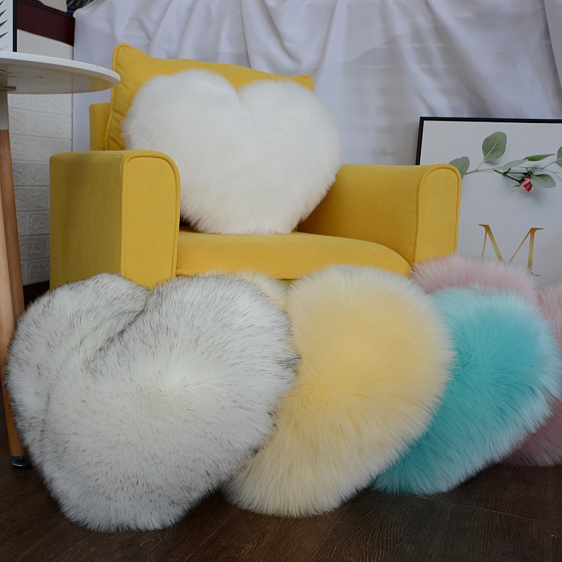 创意心形长毛绒抱枕靠垫靠枕带芯沙发腰垫办公室座椅仿羊毛绒靠枕