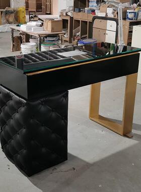 奢华黑色PU簇绒皮革玻璃顶美甲沙龙双美甲桌木制金色沙龙美甲桌