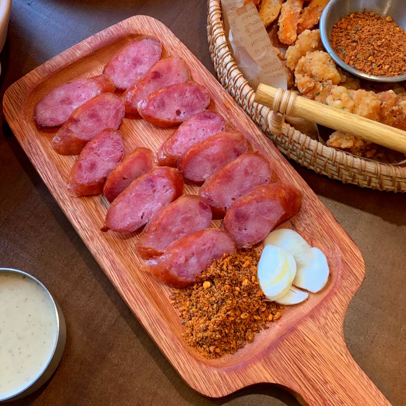 披萨板牛排木托盘无国界料理餐厅芝士奶酪火腿拼盘小食烤肉香肠盘