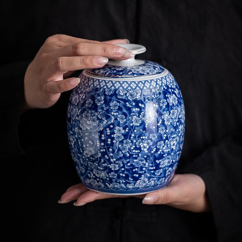 中式复古青花陶瓷茶叶罐家用办公摆件普洱茶密封罐茶叶空礼盒包装