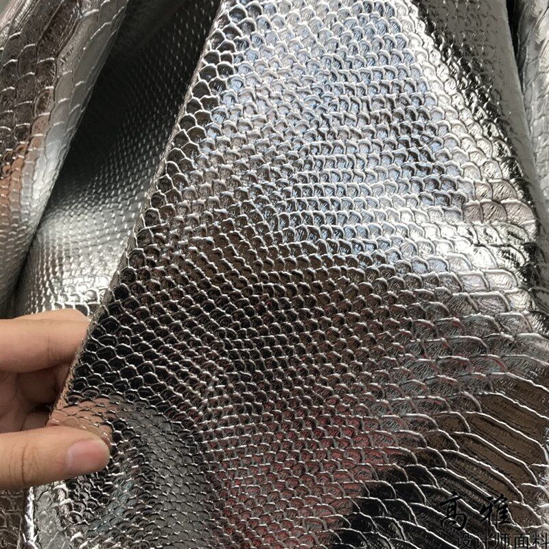 银色龙鳞纹金属皮革舞蹈服皮革面料 PU软镜面 亮面皮布料 弹力