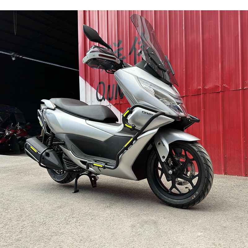 适用踏板车春风1SC保险杠前后护杠保护防撞CF1T-31排气杠