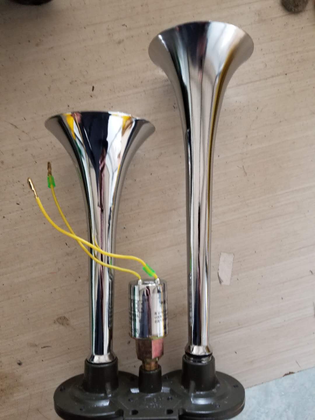 货车气喇叭2V超响v高音汽笛喇叭管爆响卡车大巴鸣笛气喇叭