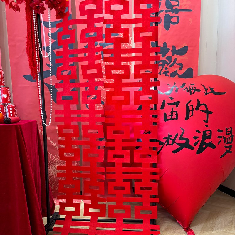 红色订婚布置装饰挂布条幅定制可乐糖果盒拍照道具摆台全摆件