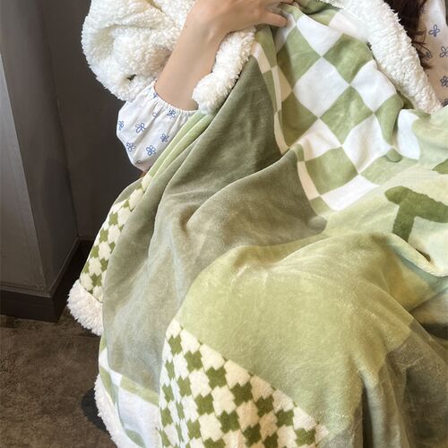 梨梦抹茶拿铁冬加厚毛毯披肩办公室午睡沙发毯子珊瑚绒法兰绒盖毯