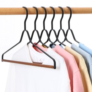 铁艺衣架金属宽肩烤漆衣撑家用衣帽间高端西服大衣防肩角无痕挂架