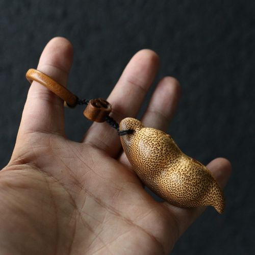 纯手工雕刻天然龙血金丝竹小豆荚手把件竹雕鱼子纹实心竹挂件把玩