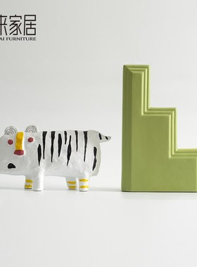 东来家居现代简约卡通手绘动物摆件样板间儿童房书架组合饰品摆设