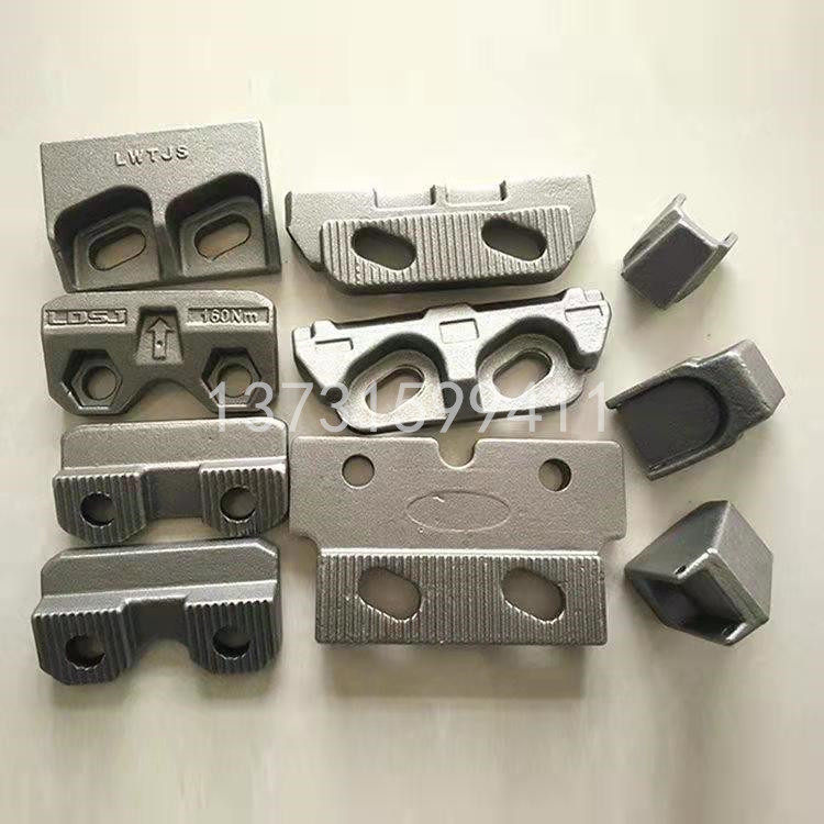 叉车属具配件 软包夹上挂钩 纸卷夹下钩 下压板 叉车下卡板