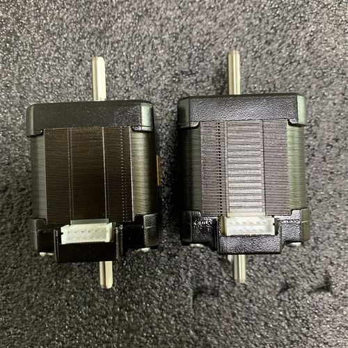 信浓步进电机:42双轴STP-42D4042-02前轴长18mm,后轴长15mm.5轴