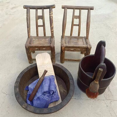 怀旧老物件旧家具木椅木盆搓衣板棒槌花布复古摆件民俗馆展览道具