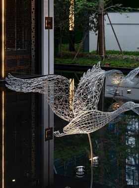 不锈钢镂空仙鹤雕塑园林景观售楼处仿真铁艺动物装饰广场草坪摆件
