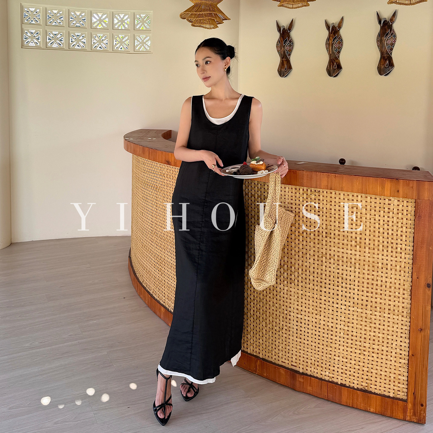 Yi house假两件拼接背心裙女2026夏季简洁大方松弛撞色吊带连衣裙