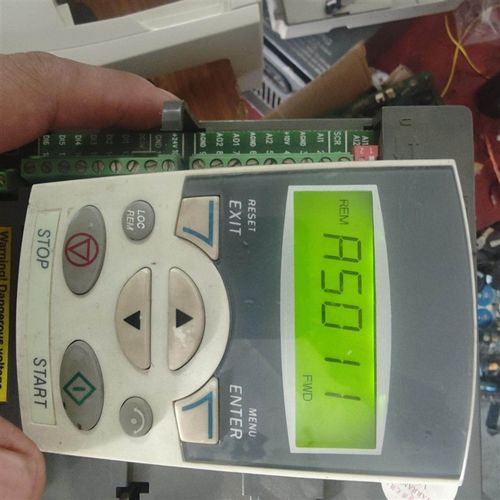 变频器ACS510-01-09A4-4,4KW三相。故