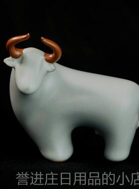 正品汝窑小摆面件景德镇陶瓷办公室桌装饰品瓷牛复古青器瓷新年吉