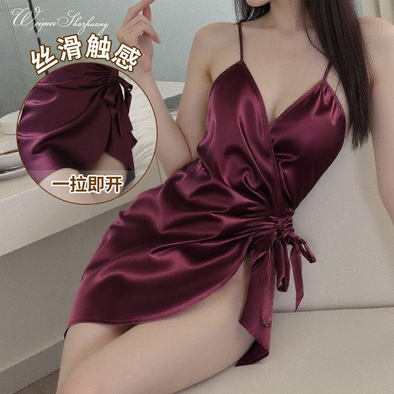性感纯欲冰丝吊带深V褶皱睡裙