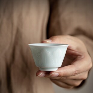 影青浮雕喝茶小杯子功夫茶杯家用小号茶具品茗杯陶瓷个人单杯杯垫