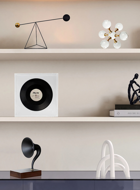 高档样板间摆件现代高级感家居饰品客厅玄关书房书柜软装搭配设计