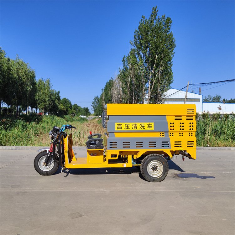 电动三轮小型护栏清洗洒水车