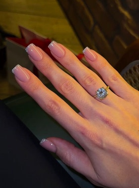 银色闪钻法式海莉穿戴甲手工短款简约老钱美甲高级绝美短甲指甲