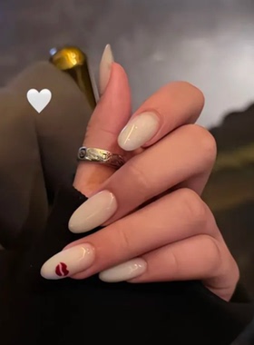 乳白纯色红唇海莉穿戴甲手工中长款简约老钱美甲高级绝美杏仁指甲