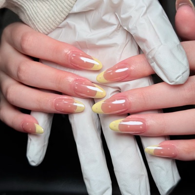 2026新款黄色波点穿戴甲手工中长简约海莉美甲高级绝美杏仁指甲