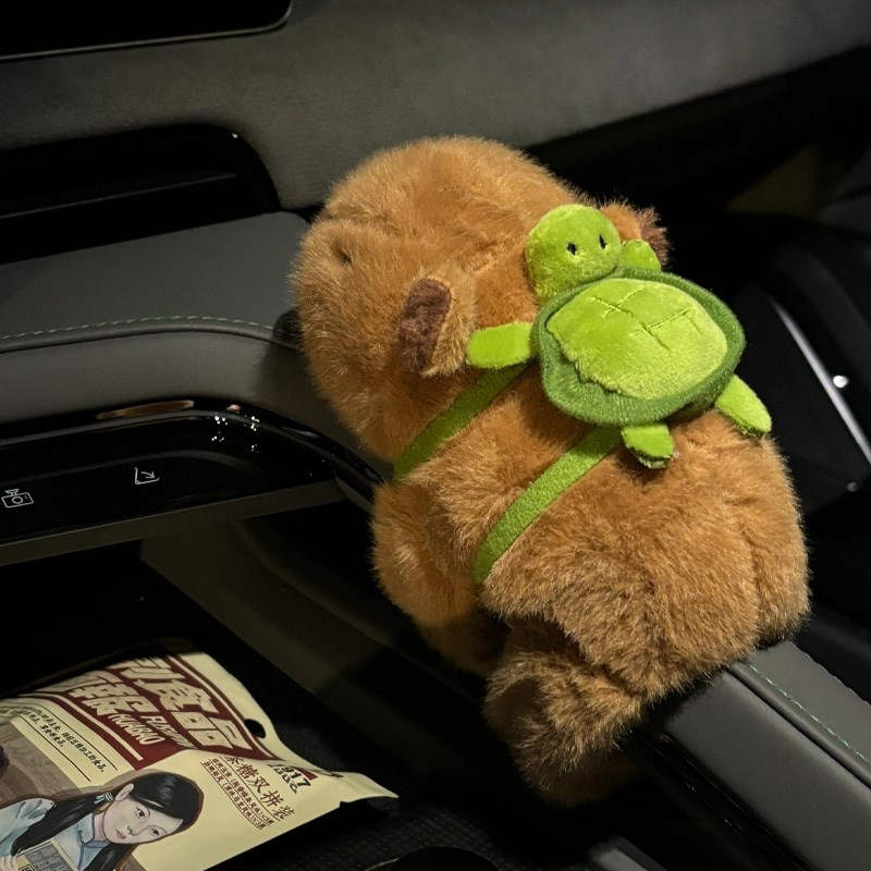 卡皮巴拉汽车装饰车载内摆件女生卡通毛绒玩偶中控台公仔水豚怀挡