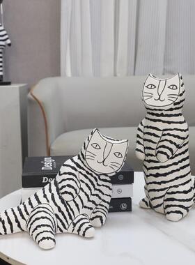 现代简树脂手绘纹脸猫摆件客厅玄关条酒店样1322板间平软装约家居