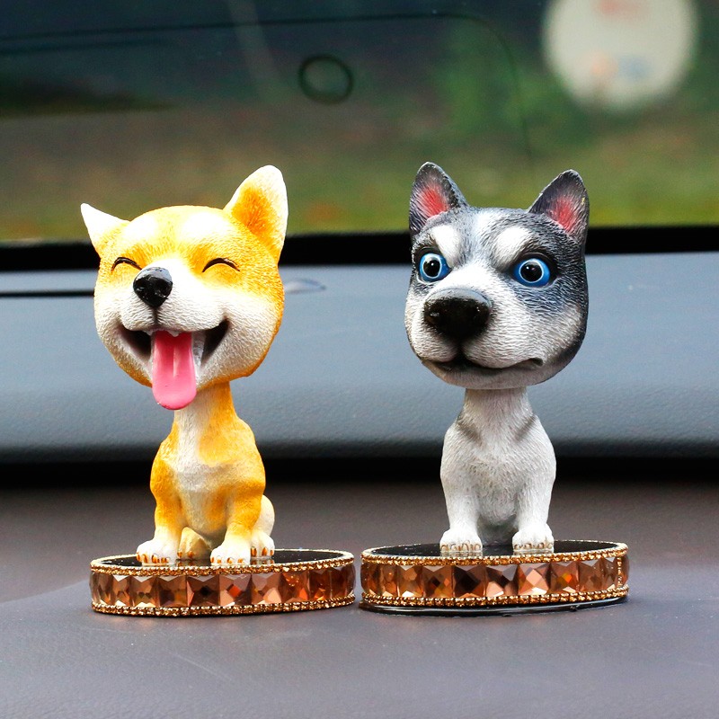 创意汽车载摆件可爱公仔中控台仿真摇头狗狗车上车内饰品装饰用品