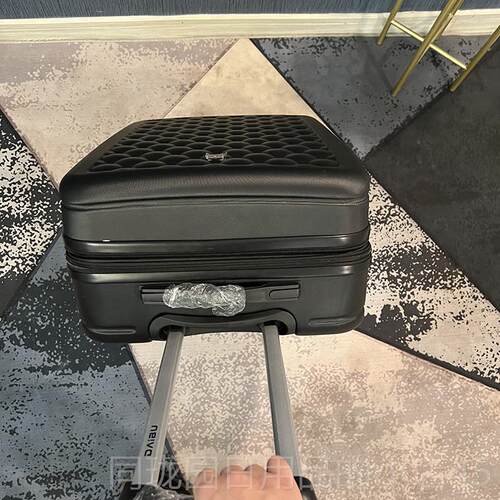 正品出可扩容行李箱2万向轮密口码旅行箱子静音24托寸运女拉杆0箱