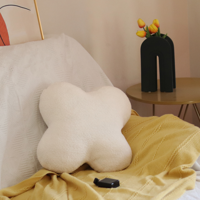 简约四叶花朵毛绒抱枕客厅沙发床上靠艺术猫靠枕纯色毛绒靠垫