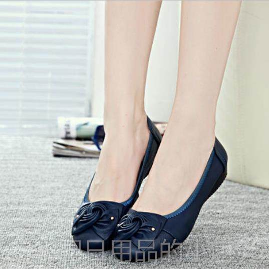 高档秋季真皮底软妈妈鞋豆豆女士大春码圆头平底蛋卷单鞋鞋中老年