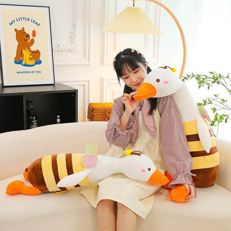 长脖可爱鸭玩偶靠枕毛绒玩具睡觉柔软可爱动物公仔蜜蜂鹅抱枕布偶